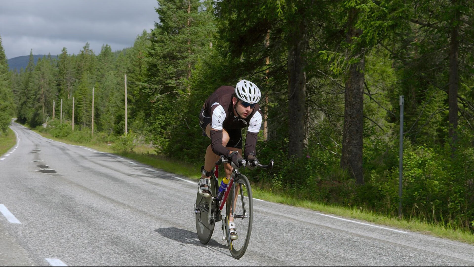 绿茵场上的历史回响，格列兹曼关键一球，如何折射伊拉克与英格兰的足球命运？